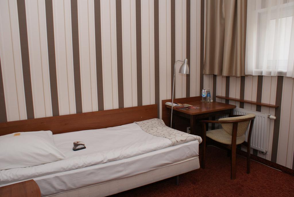 Grot Hotel Malbork Exteriör bild