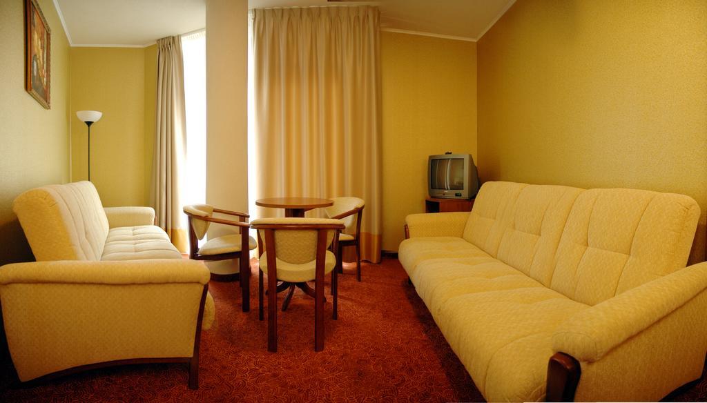 Grot Hotel Malbork Exteriör bild