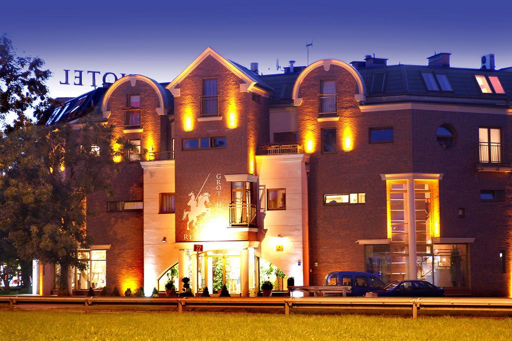 Grot Hotel Malbork Exteriör bild