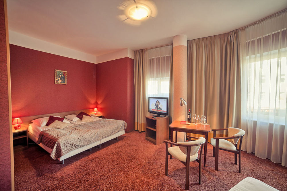 Grot Hotel Malbork Exteriör bild
