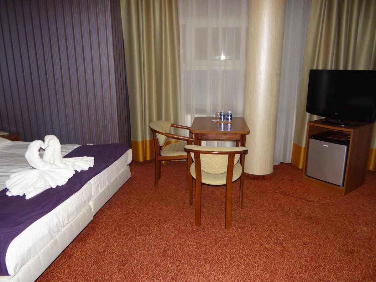 Grot Hotel Malbork Exteriör bild
